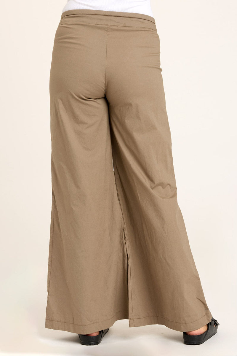 Terraced Wide Leg Pant in Leatherbound Pigment – XCVI