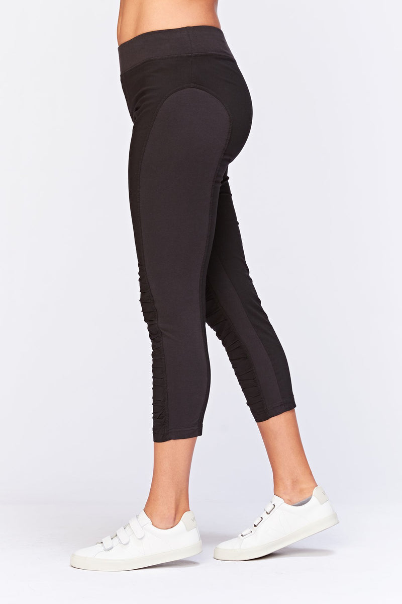 GoColors black cropped legging, Women's Fashion, Bottoms, Jeans & Leggings  on Carousell