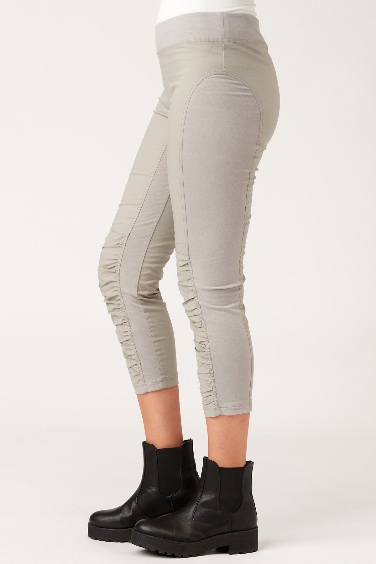 Jetter Crop Legging in Frost