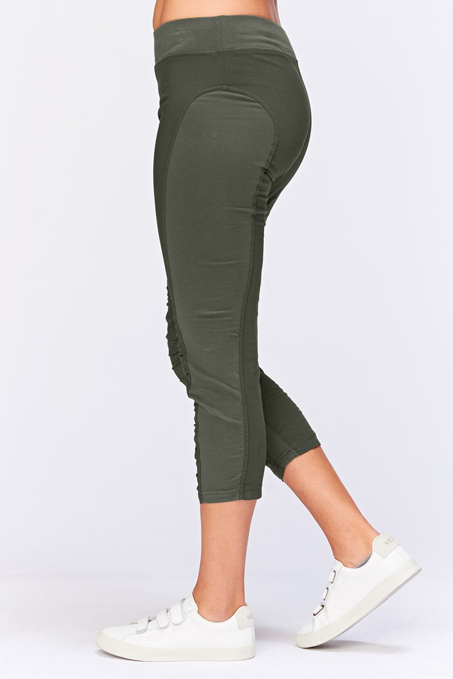 Jetter Crop Legging in Olive – XCVI